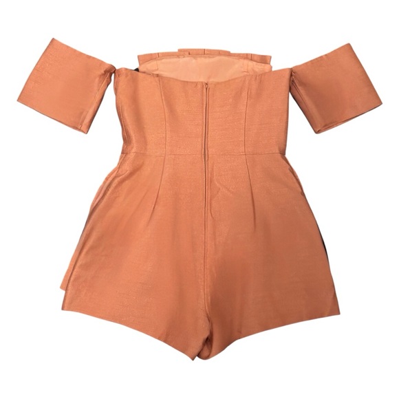 C/MEO Collective Need Nobody Off the Shoulder Short Sleeve Structured Romper - Picture 4 of 12